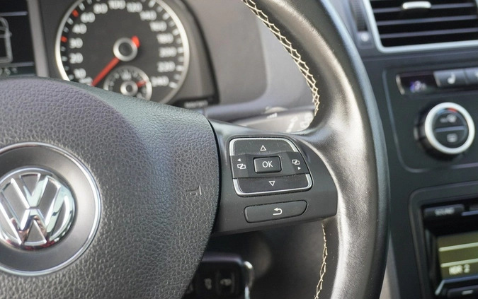 Volkswagen Touran cena 46999 przebieg: 200000, rok produkcji 2014 z Debrzno małe 562
